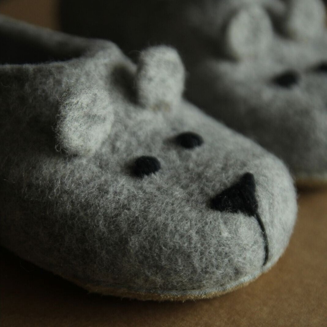 Barefoot veltos šlepetės vaikams Meškiukai 1 Barefoot veltos šlepetės vaikams Meškiukai 1
