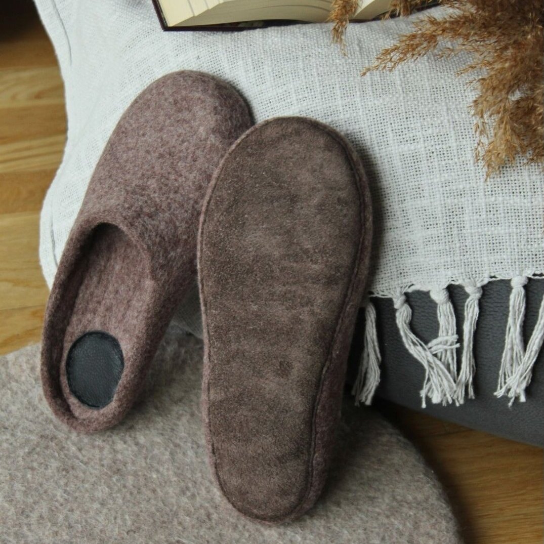 Įspiriamos veltos šlepetės moterims regular Comfy slide su odiniu padu Įspiriamos veltos šlepetės moterims regular Comfy slide su odiniu padu