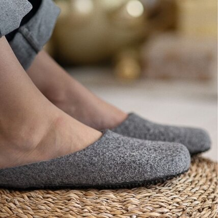Įspiriamos veltos šlepetės moterims barefoot Comfy slide 1 Įspiriamos veltos šlepetės moterims barefoot Comfy slide 1