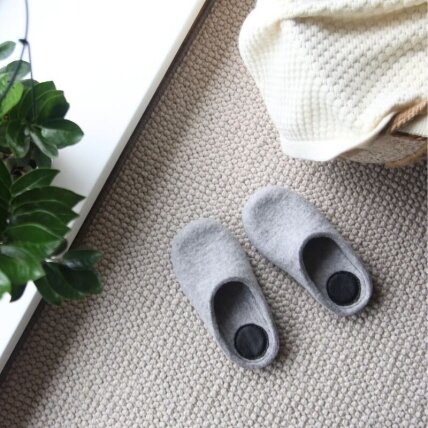 Įspiriamos veltos šlepetės moterims barefoot Comfy slide Įspiriamos veltos šlepetės moterims barefoot Comfy slide