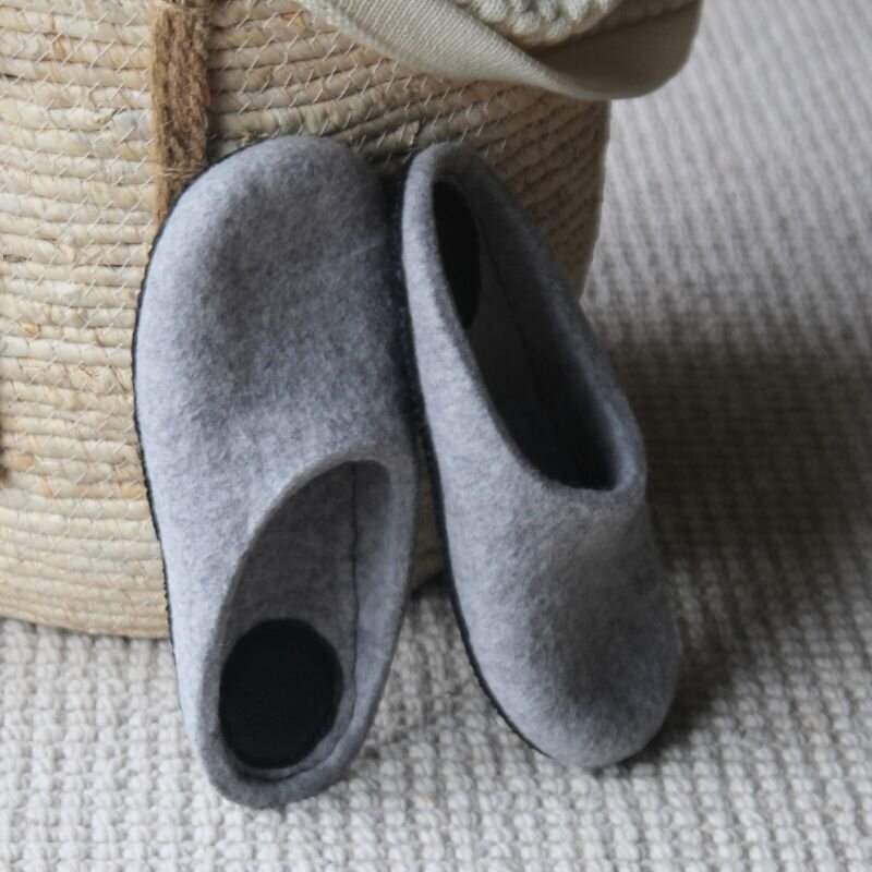 Įspiriamos veltos šlepetės moterims barefoot Comfy slide 1 Įspiriamos veltos šlepetės moterims barefoot Comfy slide 1