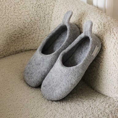 Užmaunamos veltos šlepetės moterims barefoot Mini Tail Užmaunamos veltos šlepetės moterims barefoot Mini Tail