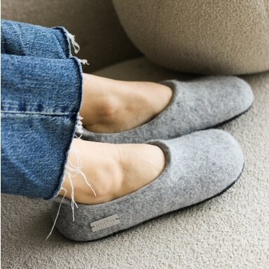 Užmaunamos veltos šlepetės moterims barefoot Mini Tail Užmaunamos veltos šlepetės moterims barefoot Mini Tail