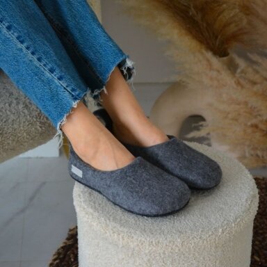 Užmaunamos veltos šlepetės moterims barefoot Mini Tail Užmaunamos veltos šlepetės moterims barefoot Mini Tail